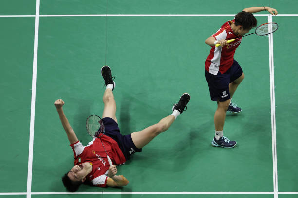 羽毛球單打場地標準尺寸：從底線到網高的全麵指南