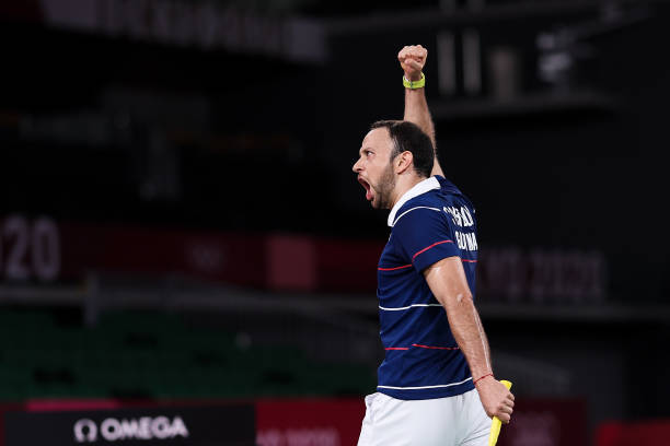 小學生羽毛球基本功:正手與反手擊球詳解