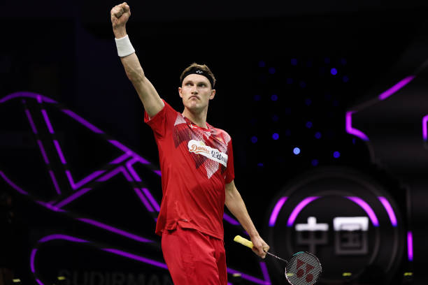 羽毛球殺球教學:從發力到落點的圖解指南