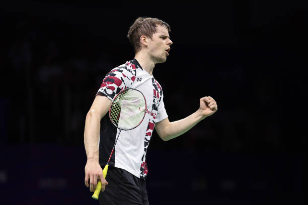 羽毛球扣殺球實戰應用：如何抓住最佳時機一擊製勝？