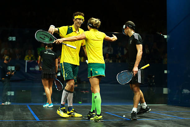 如何拍出完美的簡曆照片?杜玥示範標準模板