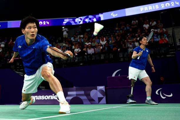 羽毛球單打發球必學！高遠球&網前小球實戰解析