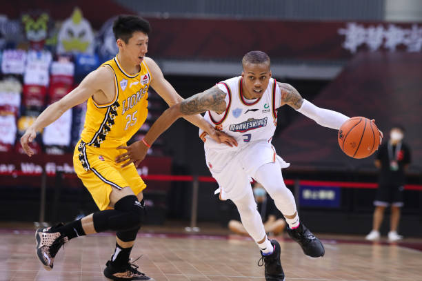 如何避免技術犯規？球員情緒管理與裁判溝通技巧