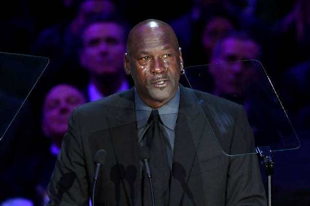 關於在公園內增設籃球場的可行性請示