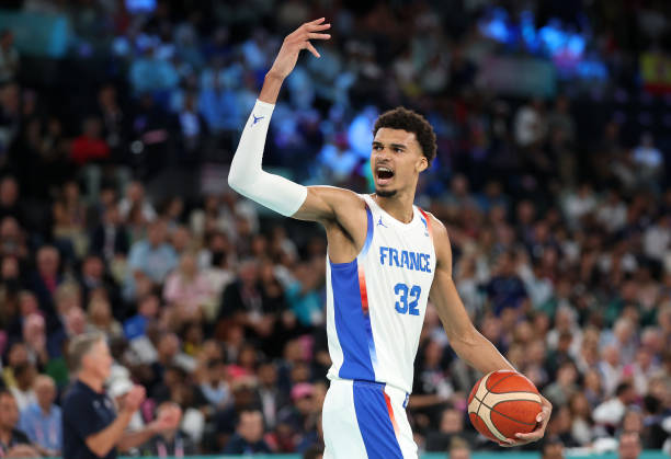 最新NBA排名分析:強隊穩坐,新星閃耀