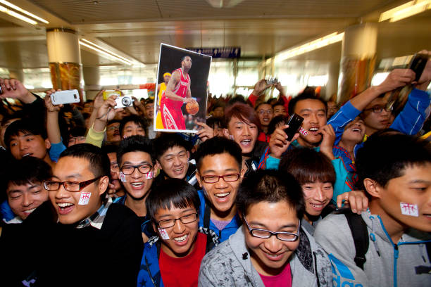 籃球規則科普:阻擋犯規與帶球撞人的區別視頻講解