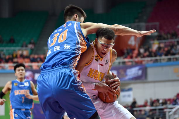 從NBA到業餘比賽:時間違規規則的異同比較