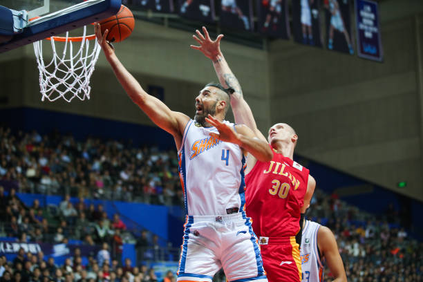 姚明身高體重在籃球場上的優勢與劣勢