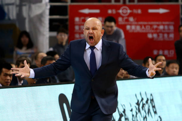 室內外籃球場劃線差異:材料選擇與施工要點