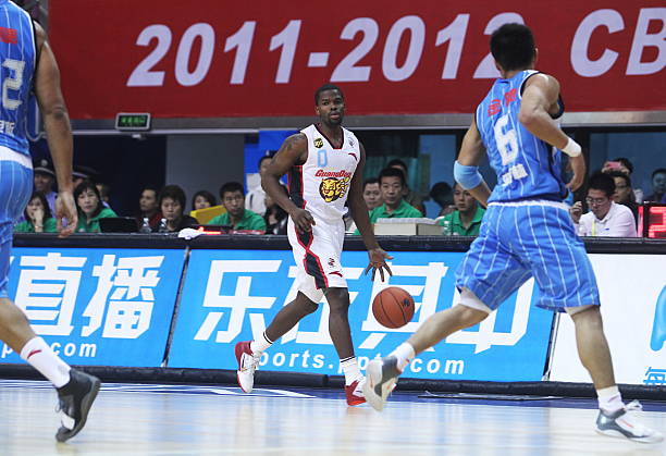 國產籃球鞋對決:匹克 vs 361,誰才是性價比之王?