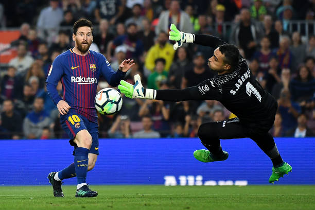 從C羅躲球表情包看球星的真實反應！