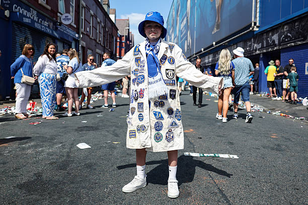 馬拉多納的球衣號碼全記錄：10號之外，你還知道哪些？