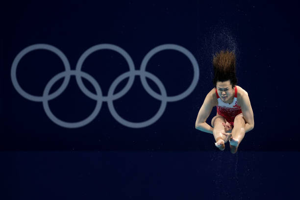 胃痛難擋全紅嬋奪冠決心,帶病出戰展現拚搏精神