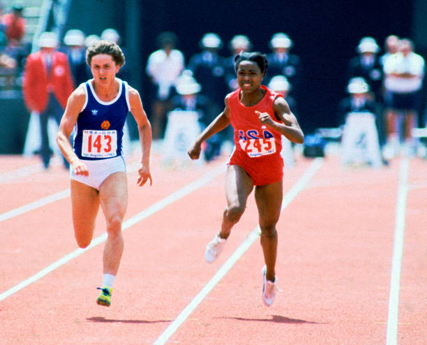 郭晶晶近視1000度卻鮮少戴眼鏡，網友好奇她的視力保護秘訣