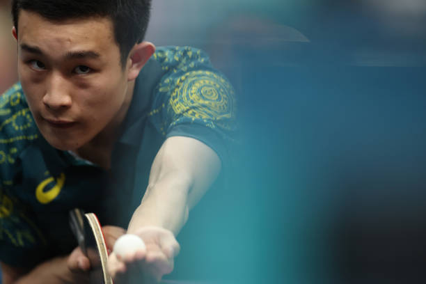 誰贏了?——兩個小朋友的乒乓球對決