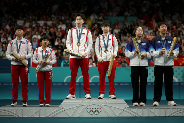 乒乓球擦邊球示意規則詳解:裁判手勢與得分判定