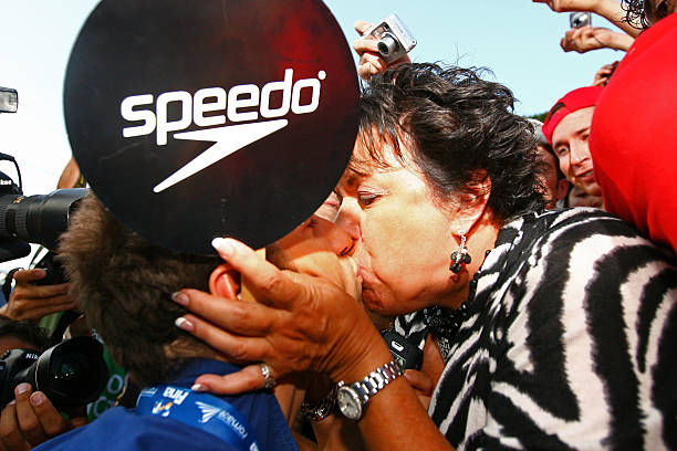 賽事與培訓中心:威爾士遊泳館的專業級泳道 (突出其專業競技功能)