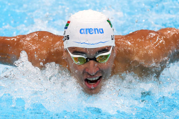 小黃毛在遊泳比賽中獲得第幾名?