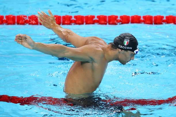 遊泳教練親自示範：自由泳的標準姿勢