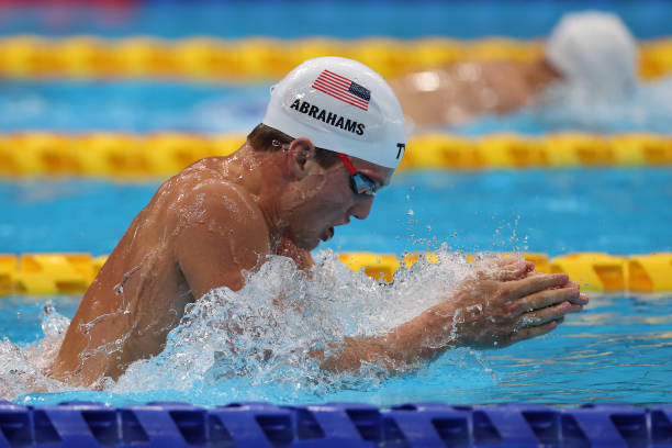 蛙泳蹬腿發力要點：大腿和小腿如何協同工作？