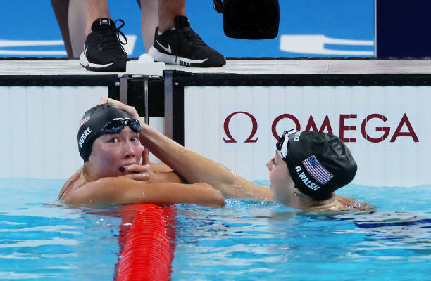 同步之美:雙人花樣遊泳完美配合精彩瞬間