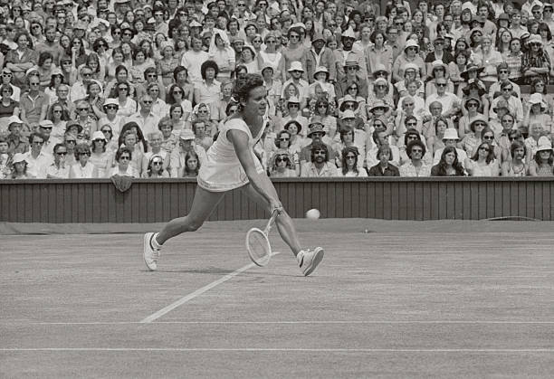 網球巔峰對決:鄭欽文迎戰高芙,直播進行時