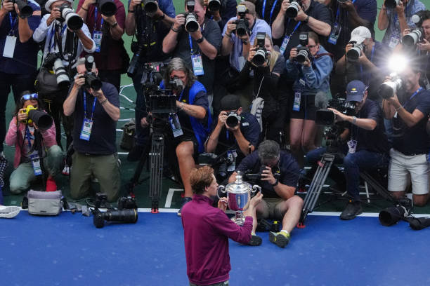 鄭欽文挑戰薩巴倫卡：美網精彩對決視頻回顧